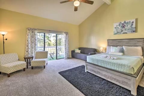 Resort Escape • Heated Pool + Balcony • Sleeps 4 House in Little River