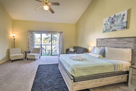 Resort Escape • Heated Pool + Balcony • Sleeps 4 House in Little River