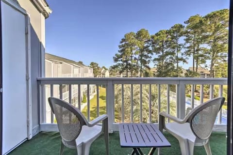 Resort Escape • Heated Pool + Balcony • Sleeps 4 House in Little River