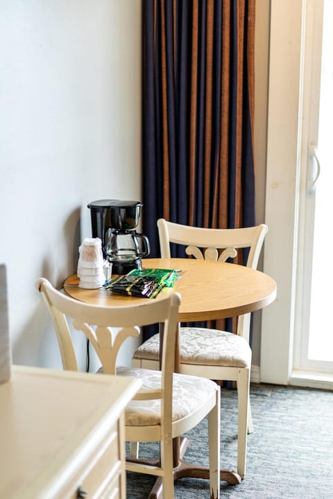 Beach Harbor Resort Motel in Sturgeon Bay