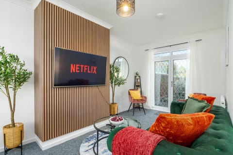 Luxury House - Brand New - Parking - Sleeps 5 House in Grimsby