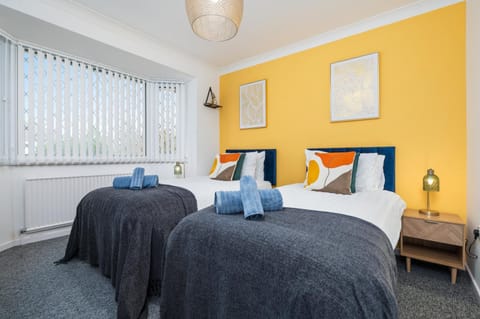 Luxury House - Brand New - Parking - Sleeps 5 House in Grimsby