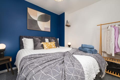 Luxury House - Brand New - Parking - Sleeps 5 House in Grimsby