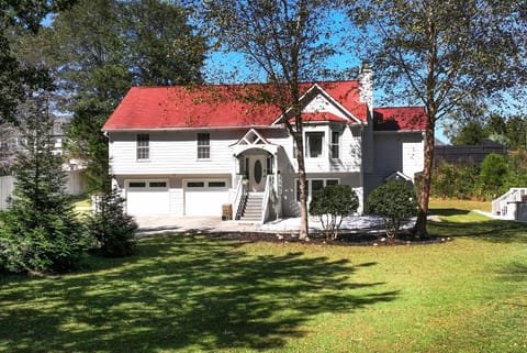 Spacious 7BR Family Retreat Near Mall of GA Sleeps 17 House in Buford