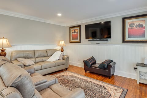 1 Block to Dtwn Lewisburg! Quiet Home with Decks House in Tennessee