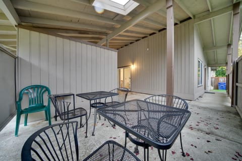 Eastside Tech Hub Home Base Near I-90 and Factoria! House in Bellevue