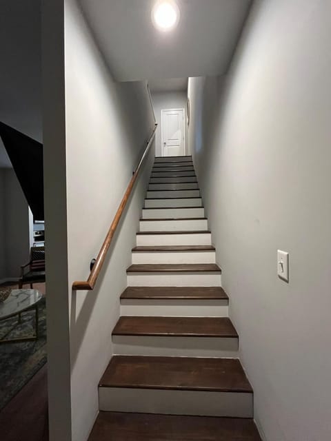 Cozy 2BR Townhome with Parking Near Valdosta Hotspots Apartment in Valdosta