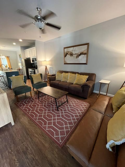 2BR Townhome in Valdosta Private Convenient Spacious Apartment in Valdosta