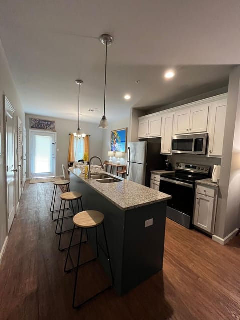 2BR Townhome in Valdosta Private Convenient Spacious Apartment in Valdosta