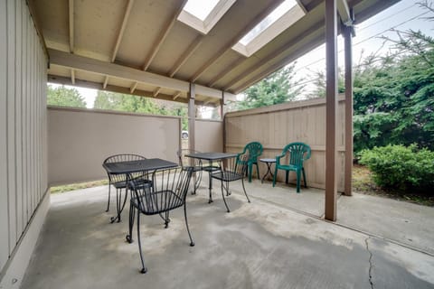 Near Tech Hub and Transit Central Bellevue Home House in Bellevue