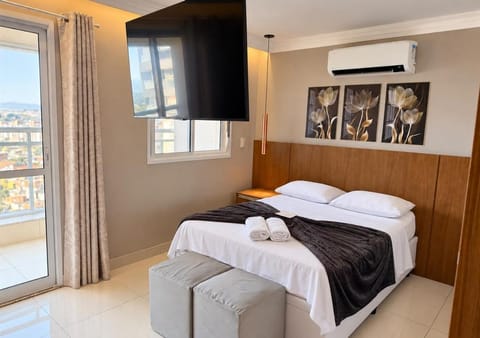 Bed, TV and multimedia, View (from property/room), Balcony/Terrace, Photo of the whole room, Bedroom, Pets, cot, internet, pet friendly, towels, wardrobe, washing machine, air conditioner
