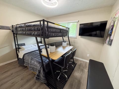 3BR Retreat near BrewDog, games, and lots of space House in Ohio