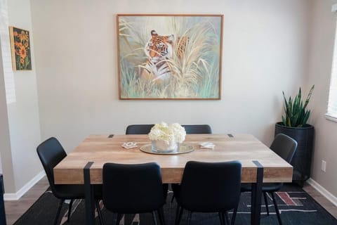 3BR Retreat near BrewDog, games, and lots of space House in Ohio