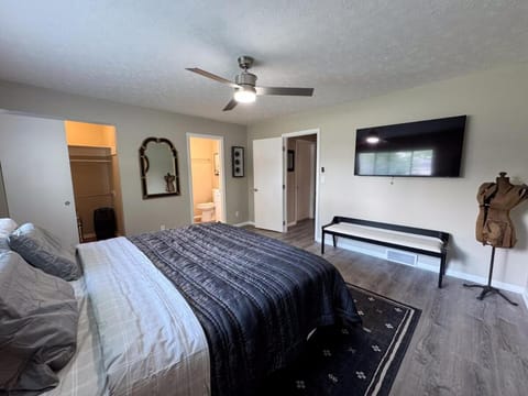 3BR Retreat near BrewDog, games, and lots of space House in Ohio