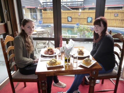 Restaurant/places to eat, Swimming pool