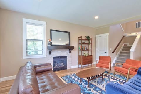 Creekside Hideaway - Wine Country by 3rd St House in McMinnville