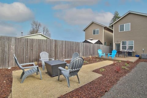 Adventure Awaits - Wine country oasis w Cozy deck House in Carlton