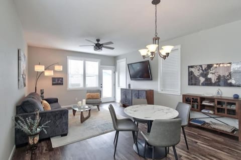 Adventure Awaits - Wine country oasis w Cozy deck House in Carlton