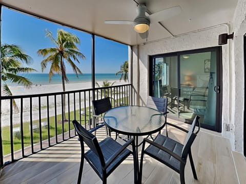 Day, Natural landscape, Balcony/Terrace, Seating area, Beach, Sea view