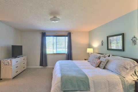 Mac Haven - Single level golf view wine escape House in McMinnville