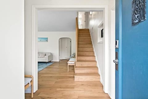 Happy House - Near 3rd Street wine getaway House in McMinnville