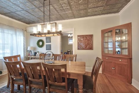 5th St Bungalow - Historic Charm Near 3rd St House in McMinnville