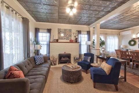 5th St Bungalow - Historic Charm Near 3rd St House in McMinnville