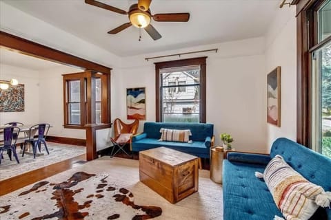 Vino e Vita Historic Pet-Friendly Home-EV Charger House in McMinnville