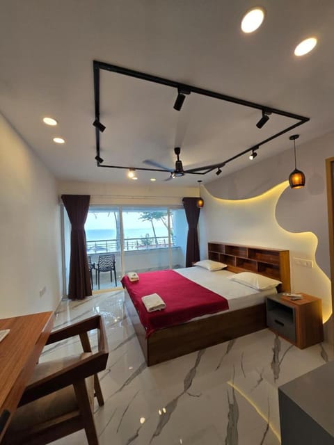 Bed, Photo of the whole room, Seating area, Bedroom