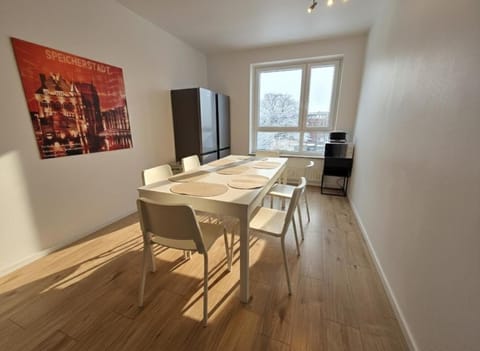 Kitchen or kitchenette, Seating area, Dining area