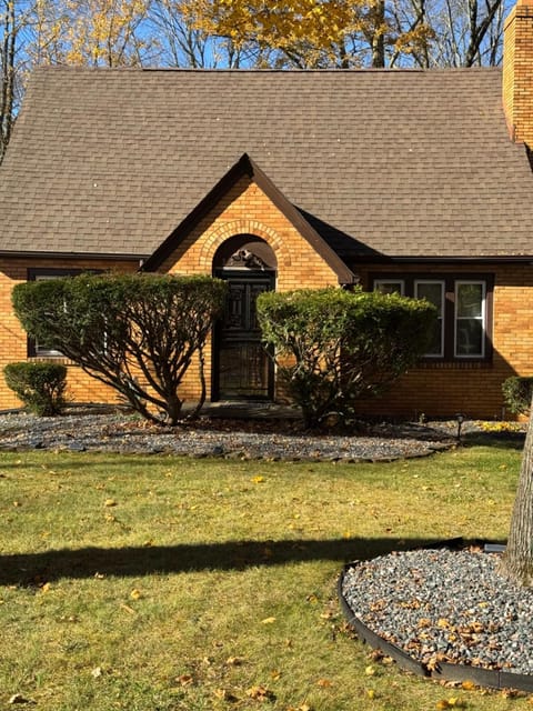 Gem In The Heart of Mill Creek House in Youngstown