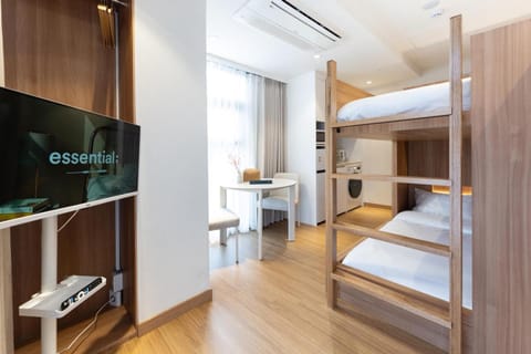 Property building, Bed, View (from property/room), View (from property/room), Kitchen or kitchenette, City view, City view, Landmark view, Landmark view, bunk bed, kitchen, kitchen
