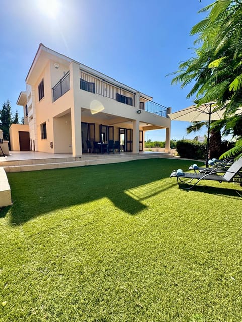 Property building, Spring, Day, Natural landscape, Garden, Garden view