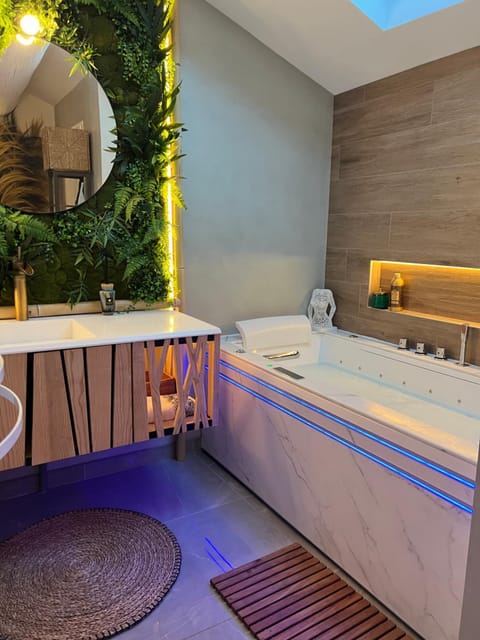 Hot Tub, Hot Tub, Bathroom