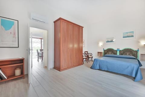 Bed, Photo of the whole room, Bedroom, wardrobe, air conditioner