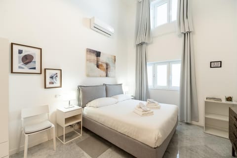 Bed, Photo of the whole room, Bedroom, towels, air conditioner