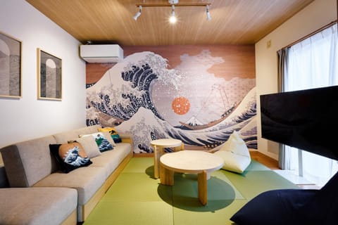 TV and multimedia, Living room, Seating area, air conditioner
