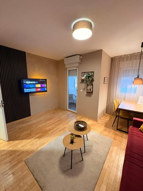 TV and multimedia, Living room, Seating area
