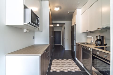 Coffee/tea facilities, Kitchen or kitchenette, dishwasher, oven