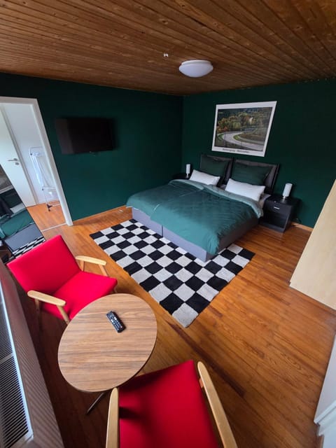 GreenHell Stays - Nürburgring House in Ahrweiler