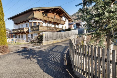 Haus Hart Im Zillertal House in Uderns