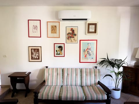 Living room, Seating area