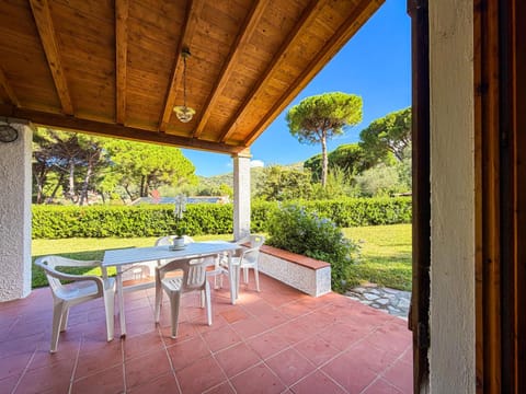 Patio, Garden, Dining area