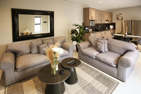 Kitchen or kitchenette, Living room, Seating area, Dining area, pet friendly
