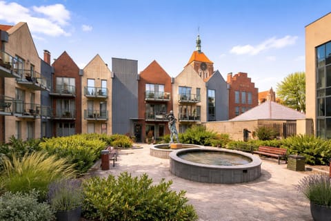 Property building, Day, Garden, Location