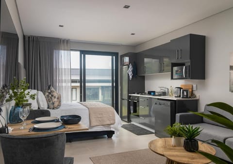 Bed, Kitchen or kitchenette, Living room, Photo of the whole room, Seating area, Dining area, Bedroom, oven, stove, toaster