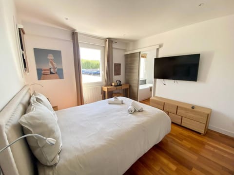 Beautiful Provencal villa, sea view, beach access Villa in Grimaud