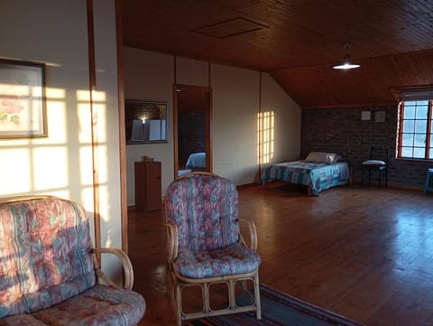 Spacious Home, 2-Bed, 2-Bath, Braai Area, Parking House in Western Cape