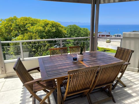 Patio, Day, View (from property/room), Balcony/Terrace, Dining area, Sea view