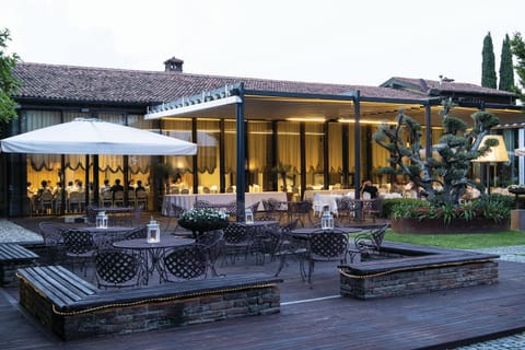 Restaurant/places to eat, Garden, Garden view